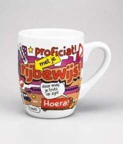 Paper Dreams Mok Cartoon-stijl Rijbewijs Keramiek 325ml Rood/wit -Keukenbenodigdheden Winkel 1034x1200 2