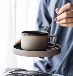 House Of Husk® Keramieke Kop En Schotel Set - Koffiekopjes - Theemokken - Koffiemokken - 250 Ml - Bruin Aardewerk -Keukenbenodigdheden Winkel 1161x1200 1