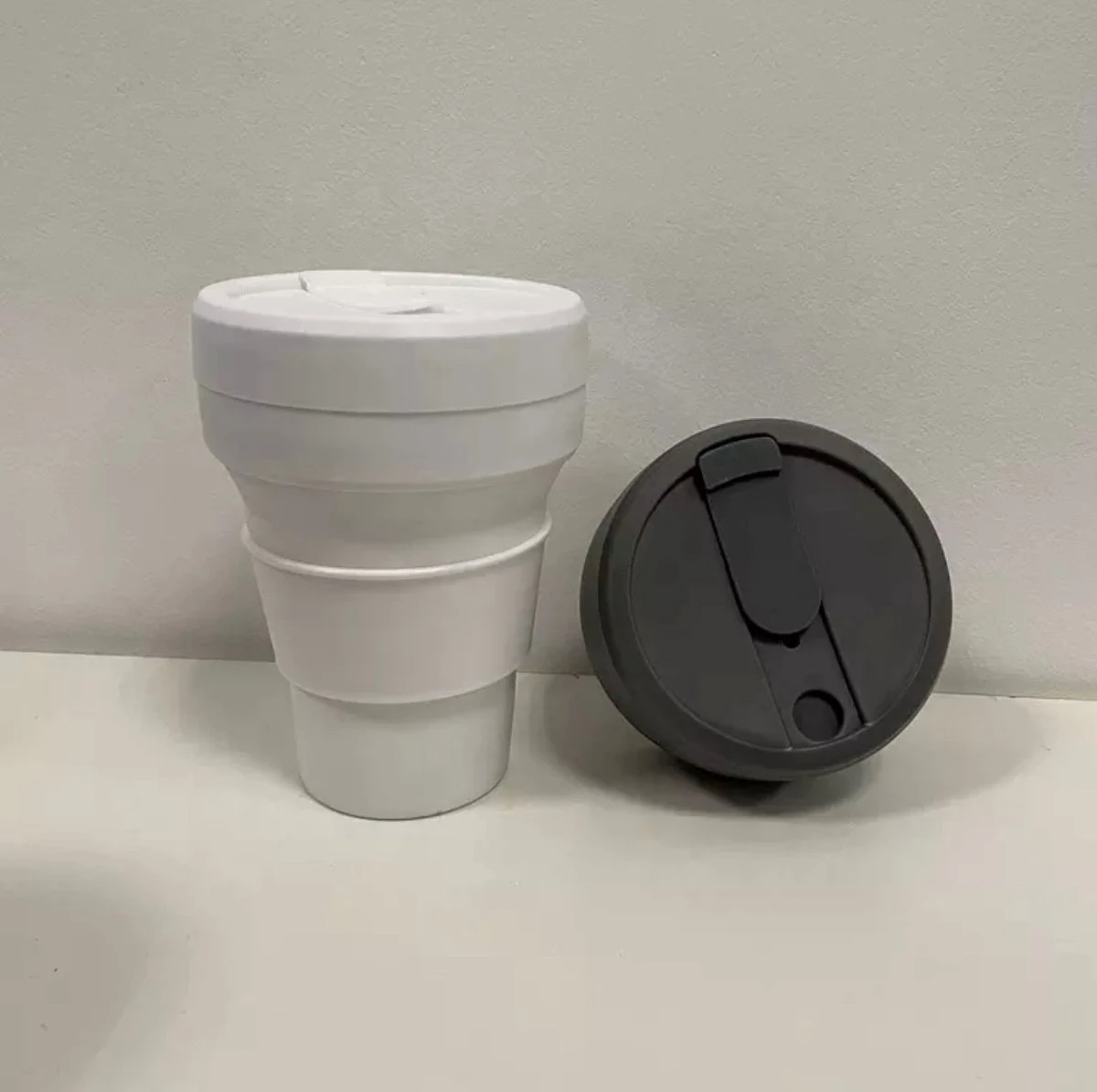 Koffiebeker - Reisbeker - Siliconen Beker - Opvouwbaar - Zwart - Drinkbeker - To Go 4 Koffiebeker - Reisbeker - Siliconen Beker - Opvouwbaar - Zwart - Drinkbeker - To Go - Afbeelding 4