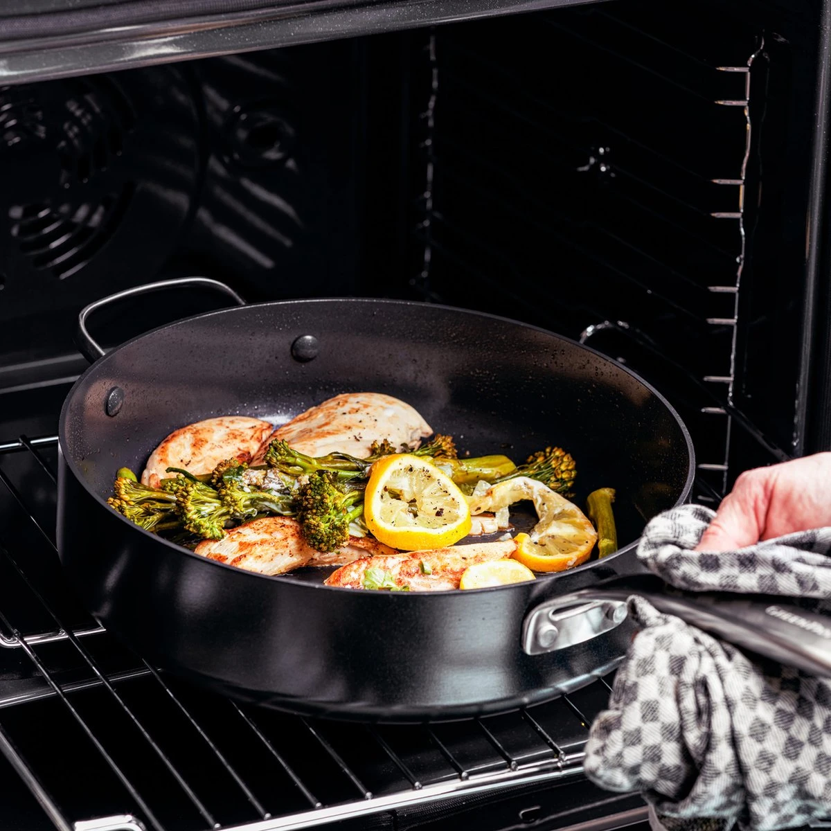 GreenPan Copenhagen Stoofpan Met Deksel En Extra Handvat 28cm/4.3L 10 GreenPan Copenhagen Stoofpan Met Deksel En Extra Handvat 28cm/4.3L - Afbeelding 10