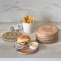 Riviera Maison Serveerplank Rond Hout Voor Hamburger - Amsterdam Burger Bar Serving Board - Bruin - Mangohout - 1 Stuk -Keukenbenodigdheden Winkel 1200x1200 624