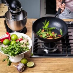 KitchenAid Classic Forged Aluminium Wok ø28cm - Zwart - Inductie - Anti-aanbak 23 KitchenAid Classic Forged Aluminium Wok ø28cm - Zwart - Inductie - Anti-aanbak -Keukenbenodigdheden Winkel 1200x1200 767