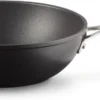 Le Creuset Wokpan - Met Steel - Les Forgées TNS - ø 26 Cm / 3.4 Liter - Standaard Anti-aanbaklaag