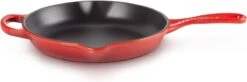 Le Creuset - Gietijzeren Ronde Skillet In Kersenrood 23cm 11 Le Creuset - Gietijzeren Ronde Skillet In Kersenrood 23cm -Keukenbenodigdheden Winkel 1200x397 1