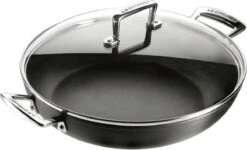 LE CREUSET - Les Forgees - Sauteerpan 2 Grepen 28cm 3,2L 7 LE CREUSET - Les Forgees - Sauteerpan 2 Grepen 28cm 3,2L -Keukenbenodigdheden Winkel 1200x729 4