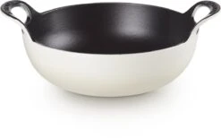 Le Creuset Gietijzeren Balti-pan In Meringue 24 Cm 2,7l 7 Le Creuset Gietijzeren Balti-pan In Meringue 24 Cm 2,7l -Keukenbenodigdheden Winkel 1200x747 2