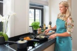 Sola Braadpan Fair Cooking - Ø 28 Cm - Zwart/wit - Aluminium - Antiaanbaklaag -Keukenbenodigdheden Winkel 1200x801 9