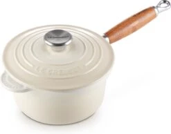 Le Creuset Steelpan - Met Deksel - Tradition - Meringue - ø 18 Cm / 1.8 Liter -Keukenbenodigdheden Winkel 1200x941 2