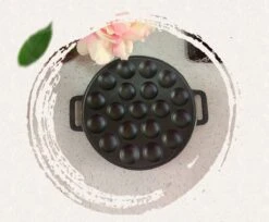 YUGN BLACK Poffertjespan Poffertjesmaker 6 Delige Set - 19 Poffertjes Incl Doseerfles Kwast Poffertjesvork Siliconen Ovenwanten - Platte Onderkant Poffertjespan Inductie Poffertjespan Elektrisch - Cadeau Tip -Keukenbenodigdheden Winkel 1200x993 4