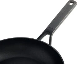 KitchenAid Classic Forged Aluminium Wok ø28cm - Zwart - Inductie - Anti-aanbak 18 KitchenAid Classic Forged Aluminium Wok ø28cm - Zwart - Inductie - Anti-aanbak -Keukenbenodigdheden Winkel 1200x997 1
